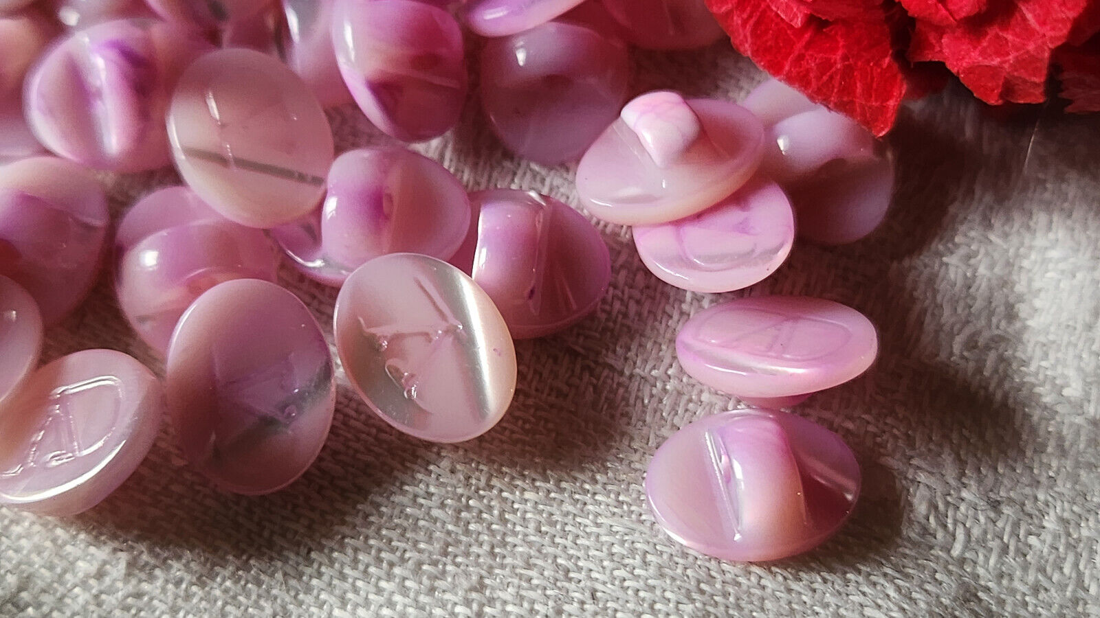 Lot 6 boutons vintage nacre violet 0,8 sur 1,1  Valentino Garavani ref 1412