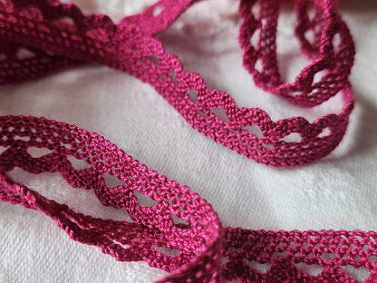 Dentelle vintage rose fushia  coton 3 métres sur 1,2 cm A6