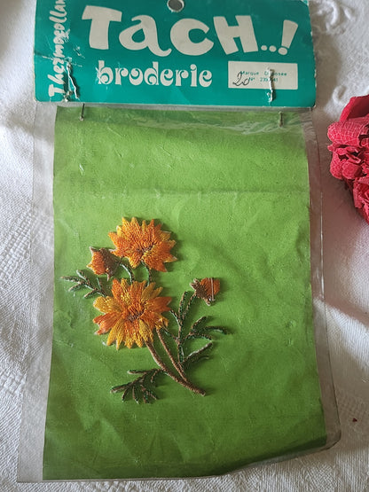 Ancien patch vintage thermocollant "fleur" broderie customisation 