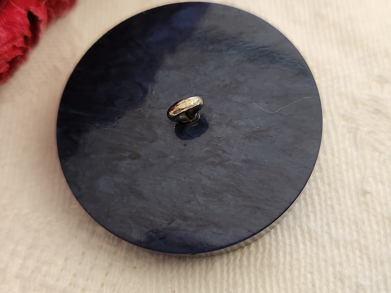 Volumineux bouton vintage bleu épais  3 cm pied ref 136