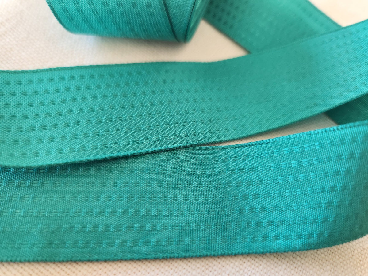 Ruban large petit point vert 2 mètre 95 sur  2,4 cm T3-1