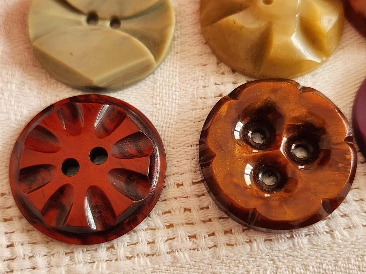 Lot 6 boutons ancien art deco bakelite plastique galalithe 2,6/2,7 cm ref 6586