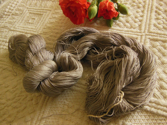 Gros écheveau ancien coton fil gris pour broderie  34 grammes jolie couleur  B7