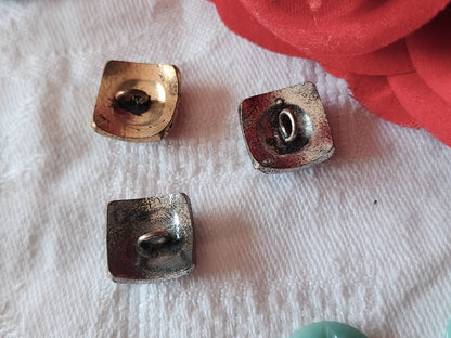 Trio petits boutons vintage en métal 1,3 cm à pied carré  G4J