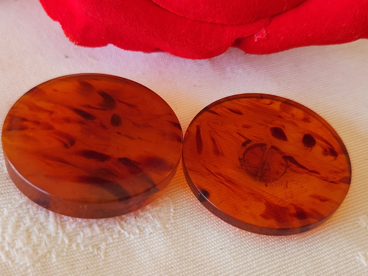 Duo boutons vintage ambrés orange effet écaille 3 cm pied D19H