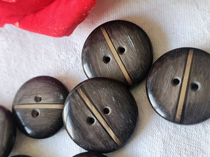 Lot 9 boutons vintage marron liseré nacré trous 2,3 et 2,5 cm ref 2775
