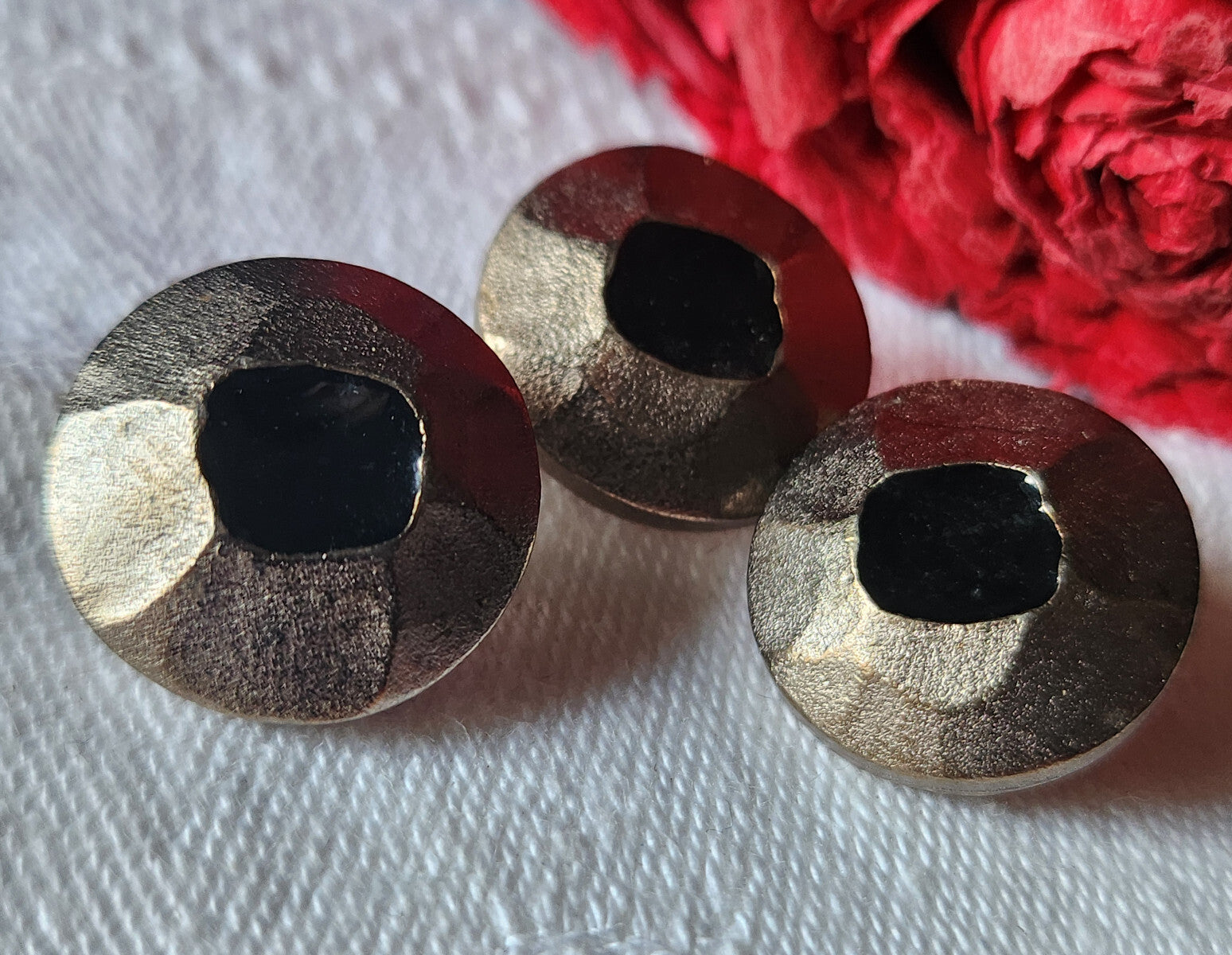 Trio boutons vintage en métal argenté facette noir pied  1,7 cm ref 2350