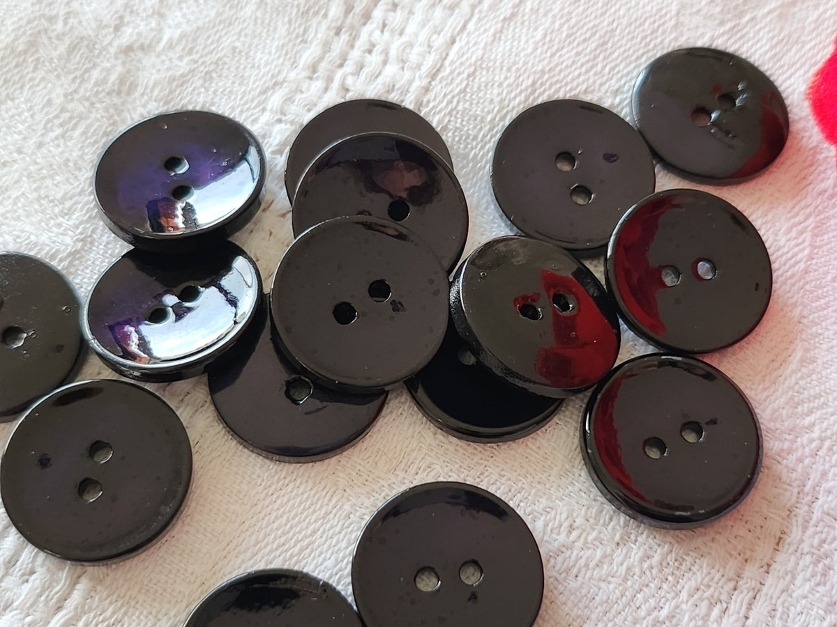 Lot  12 boutons vintage en nacre bleu quasi noir trous 1,7 cm ou 17 mm ref 4011