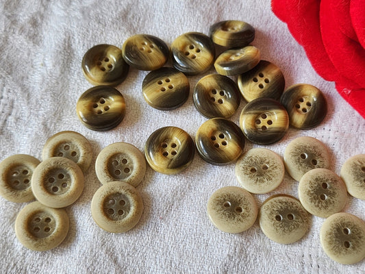 Lot 25 petits boutons vintage ton marron à trous 3 serie 1,4/1,5 cm ref 277