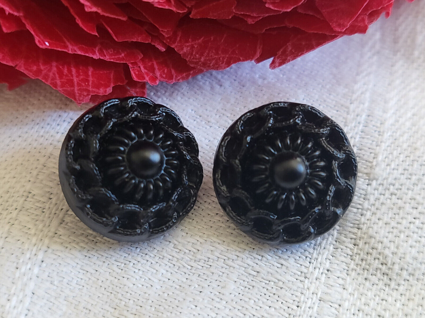 Duo petits boutons anciens en verre noir mat haut diamètre 1,3 cm G4A