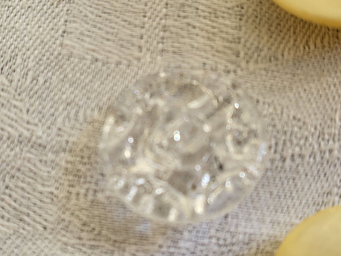 Bouton ancien en verre effet froissé diamètre 2,1 cm G16E