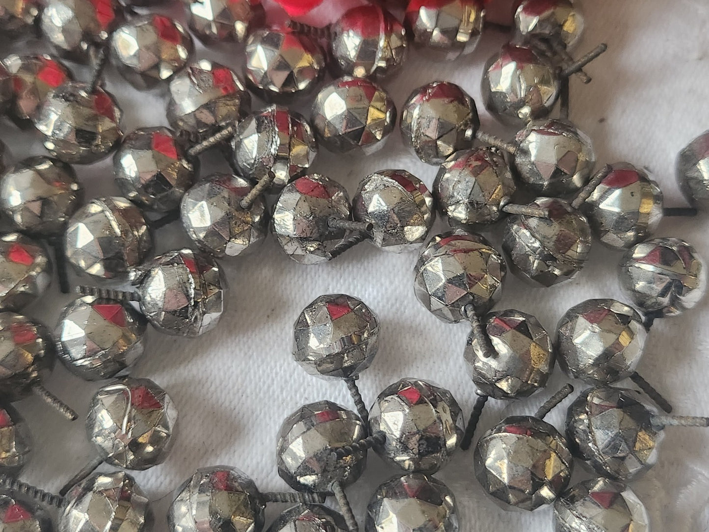 Lot 120 boules en verre avec vis anciens restauration miroir clous création TA