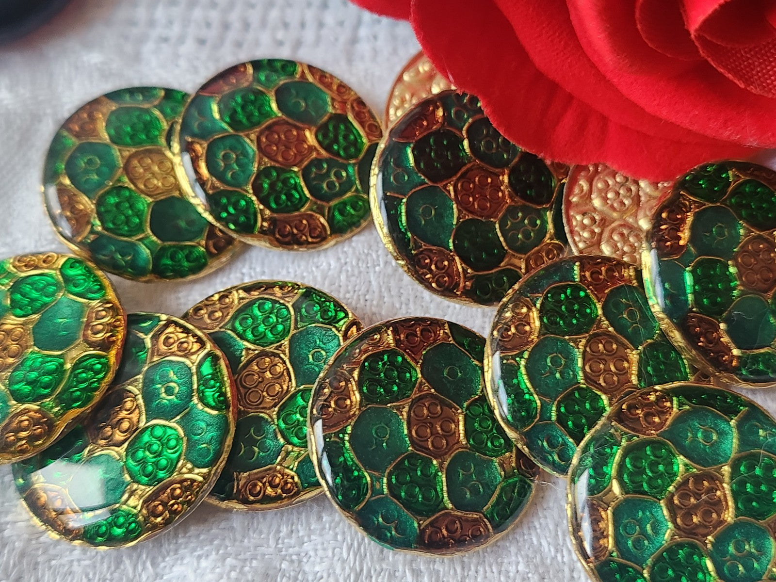 Lot 9 boutons vintage mat texturé deux serie 2,1 cm trous ref 5659