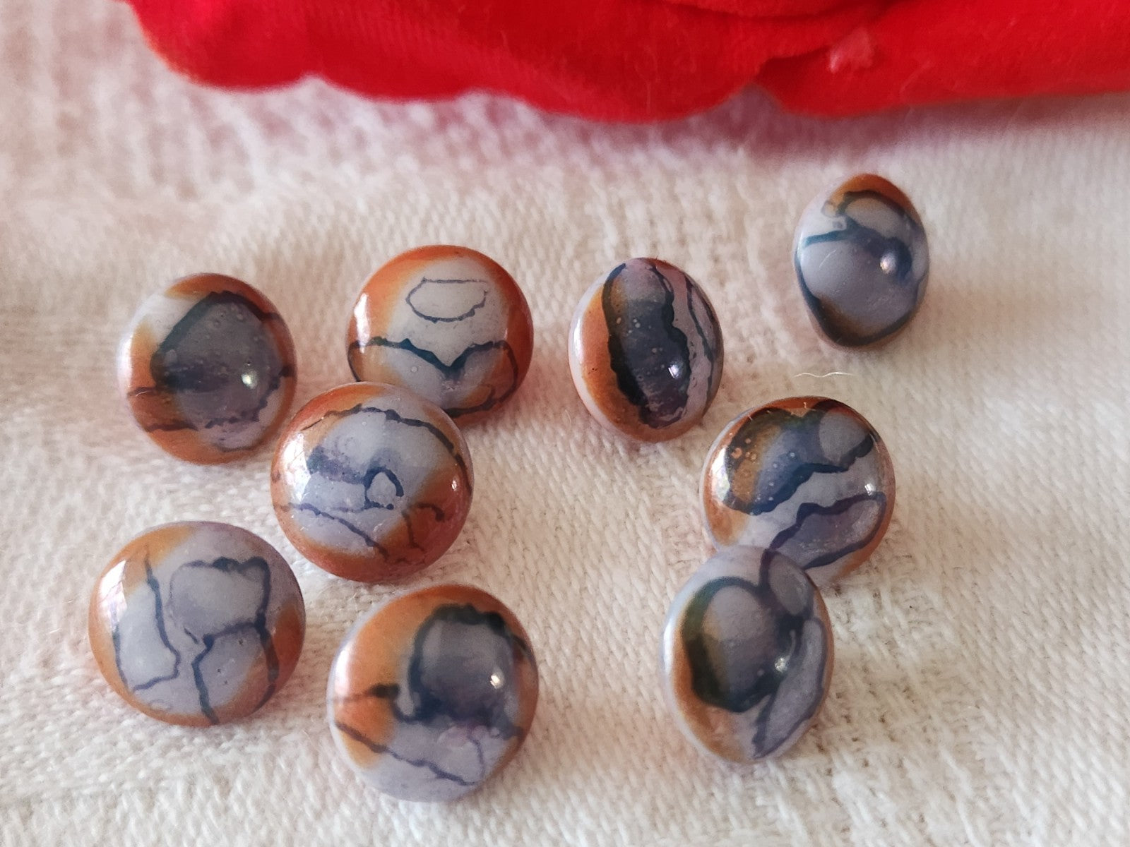 Lot 9 mini boutons vintage en verre rouge bleu ancien 9 mm ou 0,9 cm ref 6441