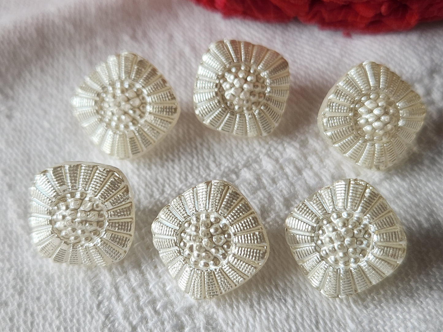 Lot 6 petits boutons anciens en verre marguerite manque de couleur 1,2 ref 4808