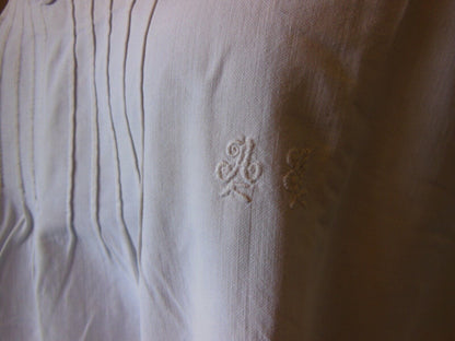 Chemise de nuit ancienne monogramme AG à nettoyer prévoir restauration B4