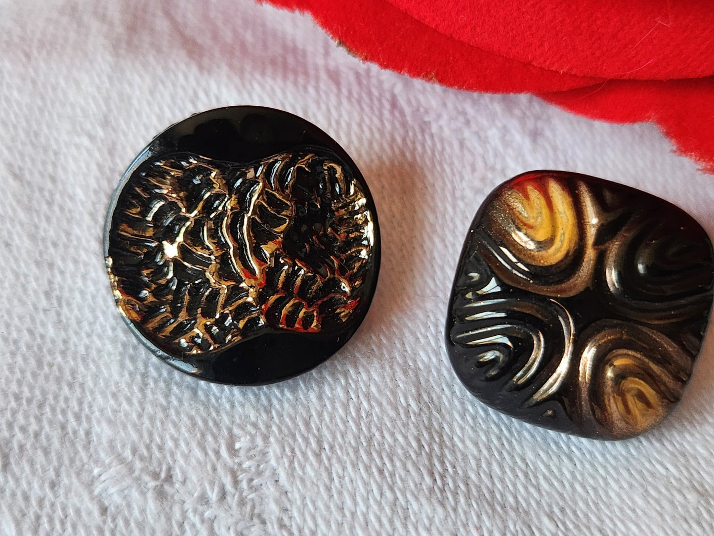 Duo boutons anciens en verre vintage noir doré 1,6 et  1,7 cm G17L