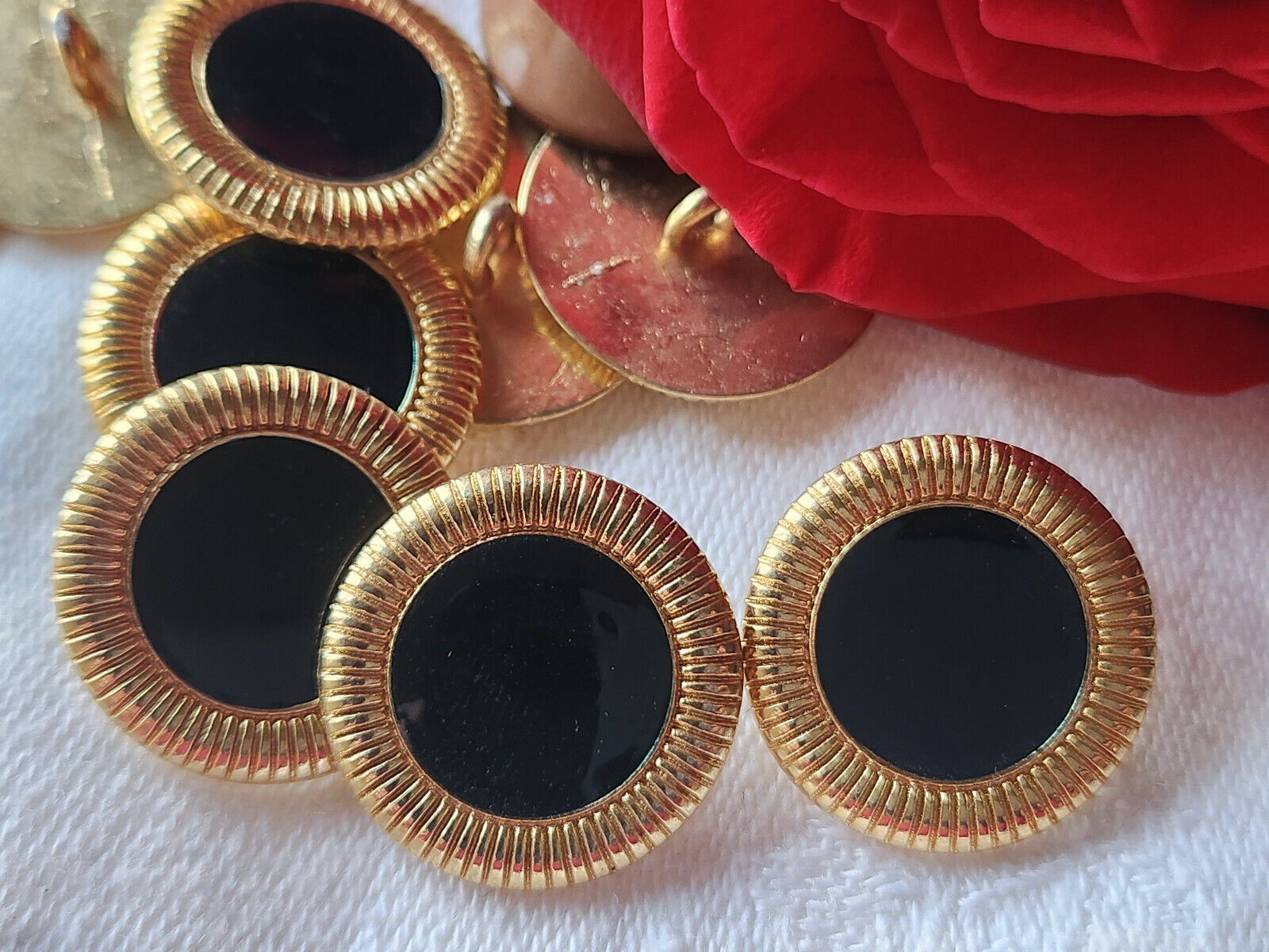 Lot 6 boutons vintage en métal noir doré elegant à pied  2 cm ref 1840