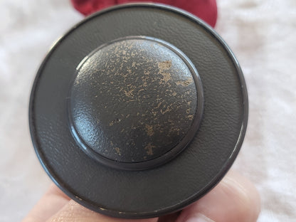Enorme bouton ancien en cuir forme chapeau gris 6 cm ou 60 mm T7