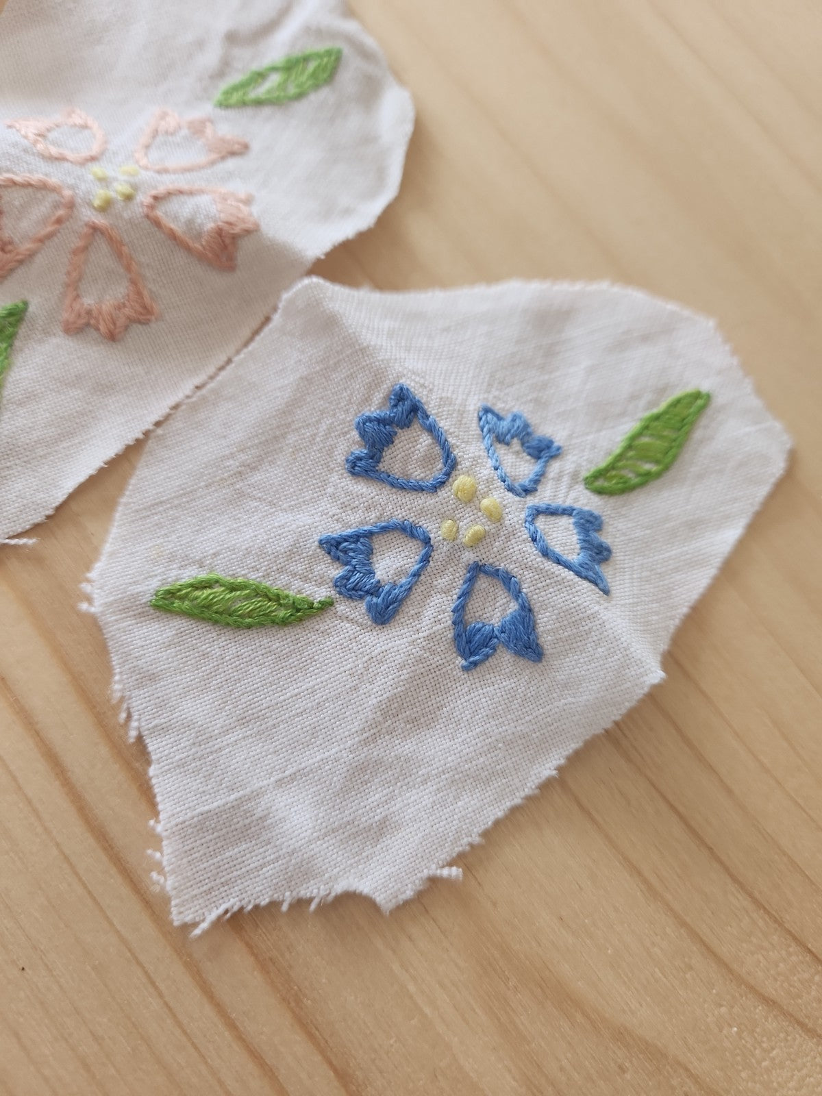 Trio  petites broderies anciennes fleur creation couleur recup T1-4