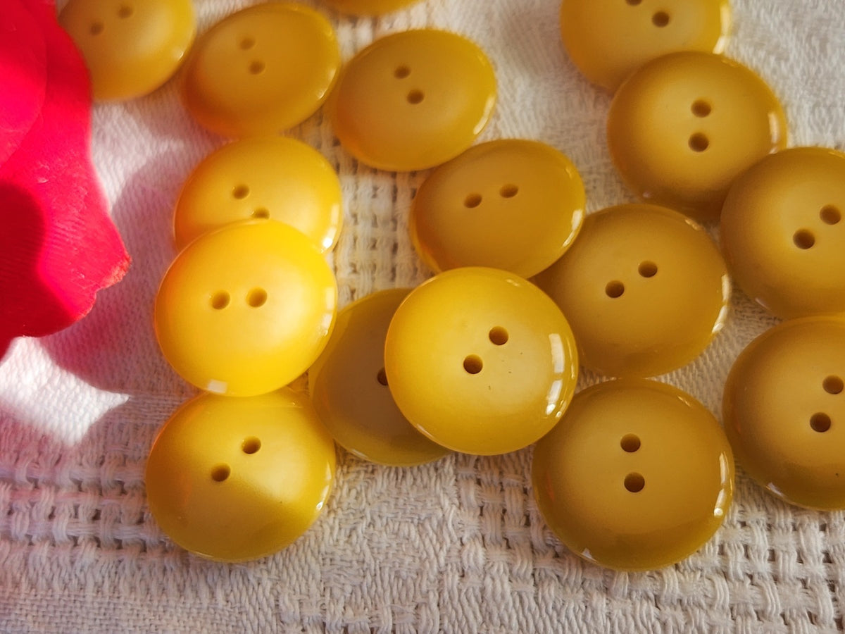 Lot 19 jolis  boutons vintage jaune lumineux 1,7 cm ou 17 mm  ref 6539