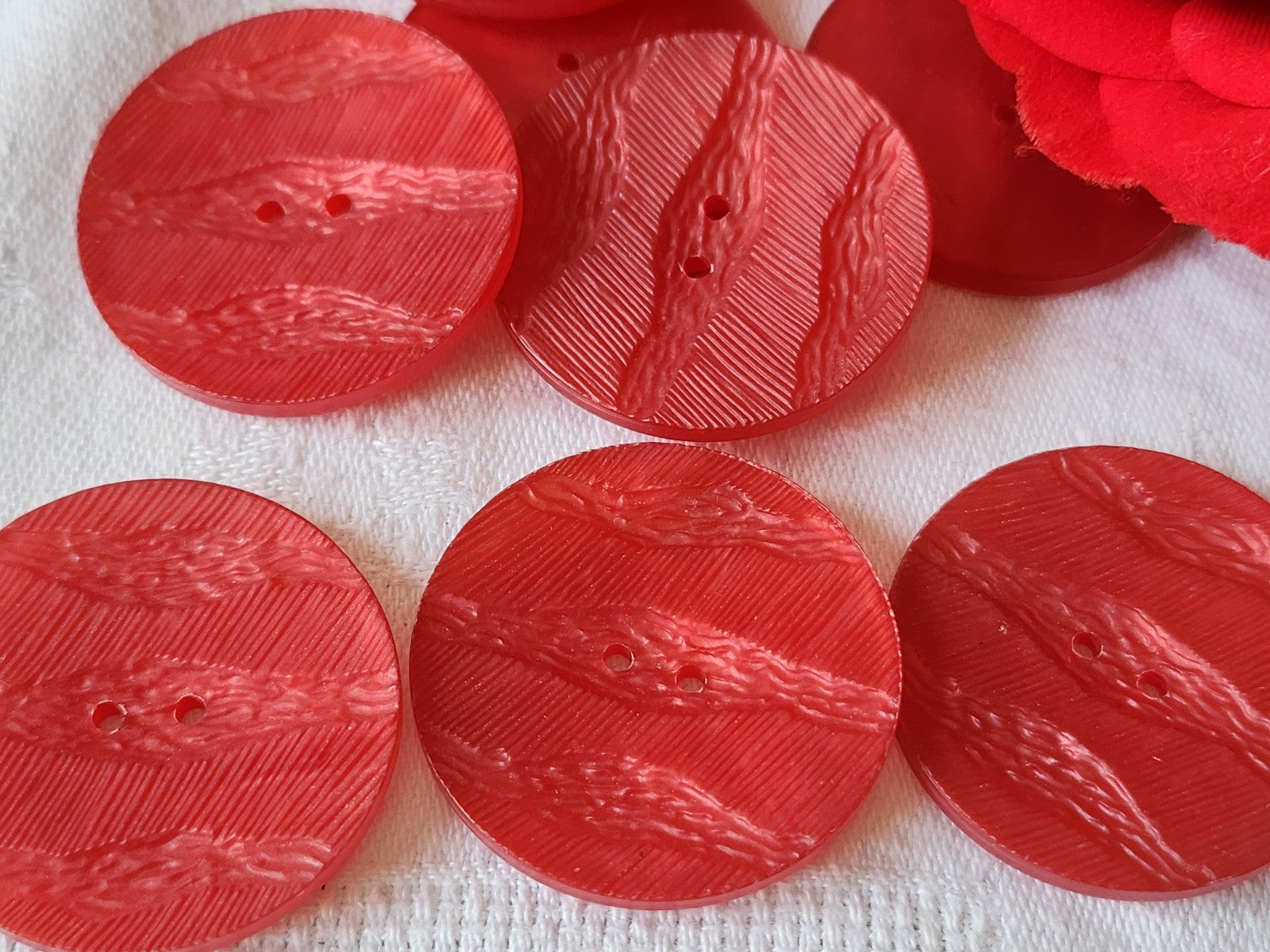 Lot 6 enormes boutons vintage rouge mat 3,4 cm ref 1596