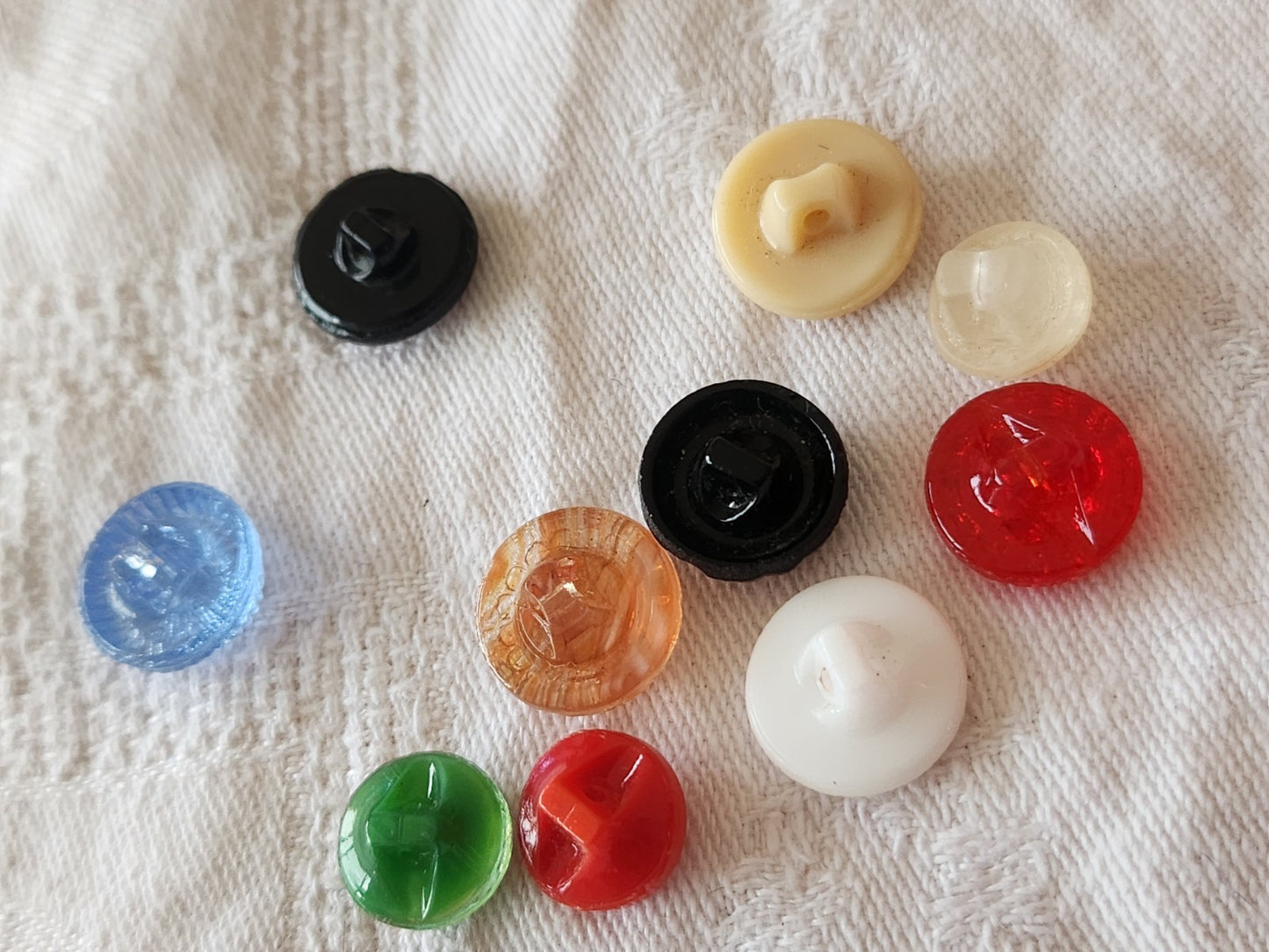 Lot 10 boutons anciens en verre multicolore  panaché 1  à 1,4 cm ref 6428