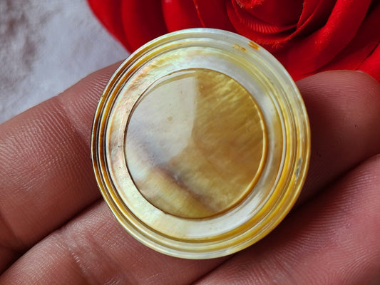 Enorme bouton en nacre travaillé pied 3,1 cm ancien vintage G17B
