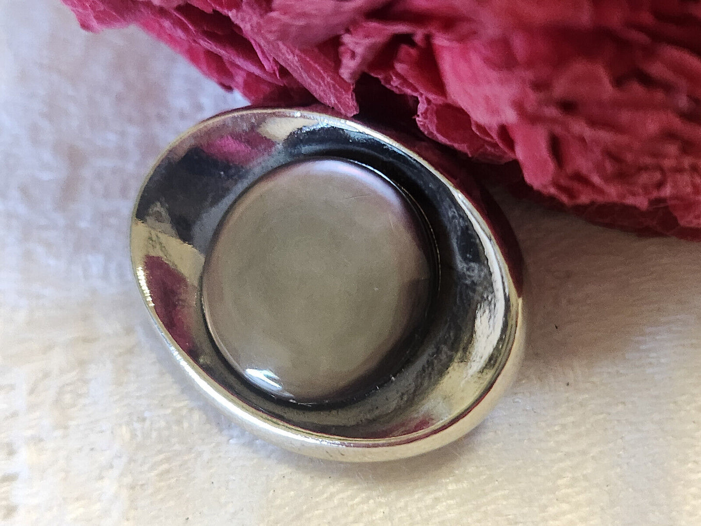 Original bouton vintage ovale cabochon en nacre oeil 2,2 sur 2,8 cm ref 205