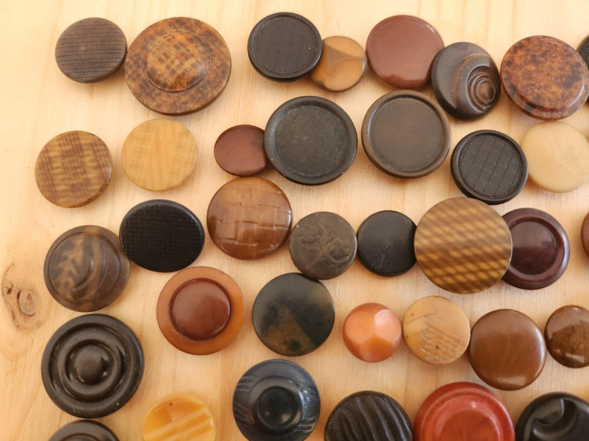 Lot 100 boutons anciens en corozo à pied 1 cm à 2 cm N°1 T10