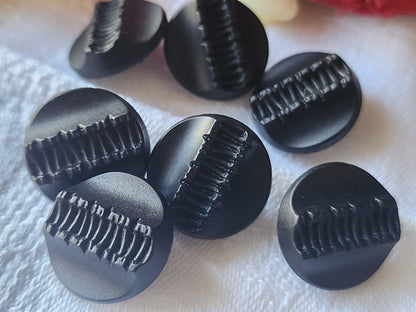 Lot 6 boutons anciens en verre noir mat travaillé 1,7 cm ref 2484