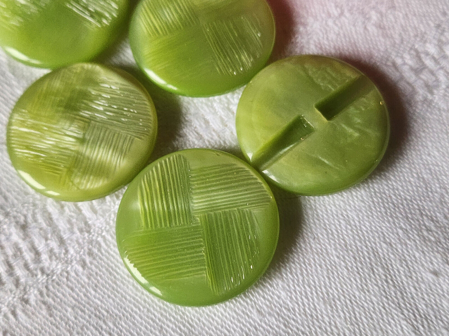 Lot 6 gros boutons vintage vert pétillant texturé pied plat 2,6 cm  ref 2447