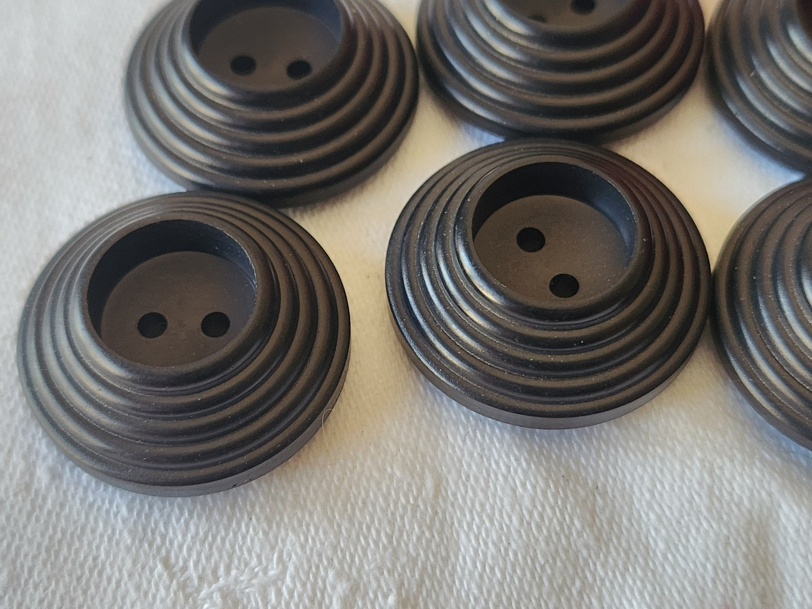 Lot 6 gros  boutons vintage noir dome spirale à trous volume 2,7 cm ref 4991