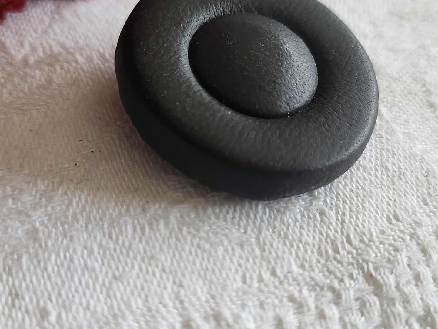 Ancien gros bouton en cuir marron  collection pied 3,1  cm G8R