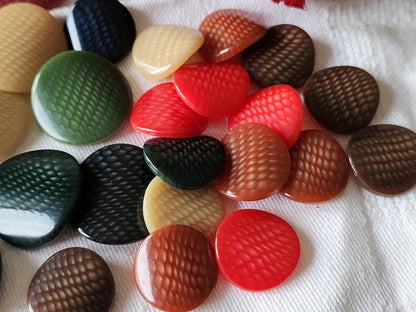 Lot 34 boutons vintage panaché mm modéle pied 1,7 à 2,7 cm ref 3708