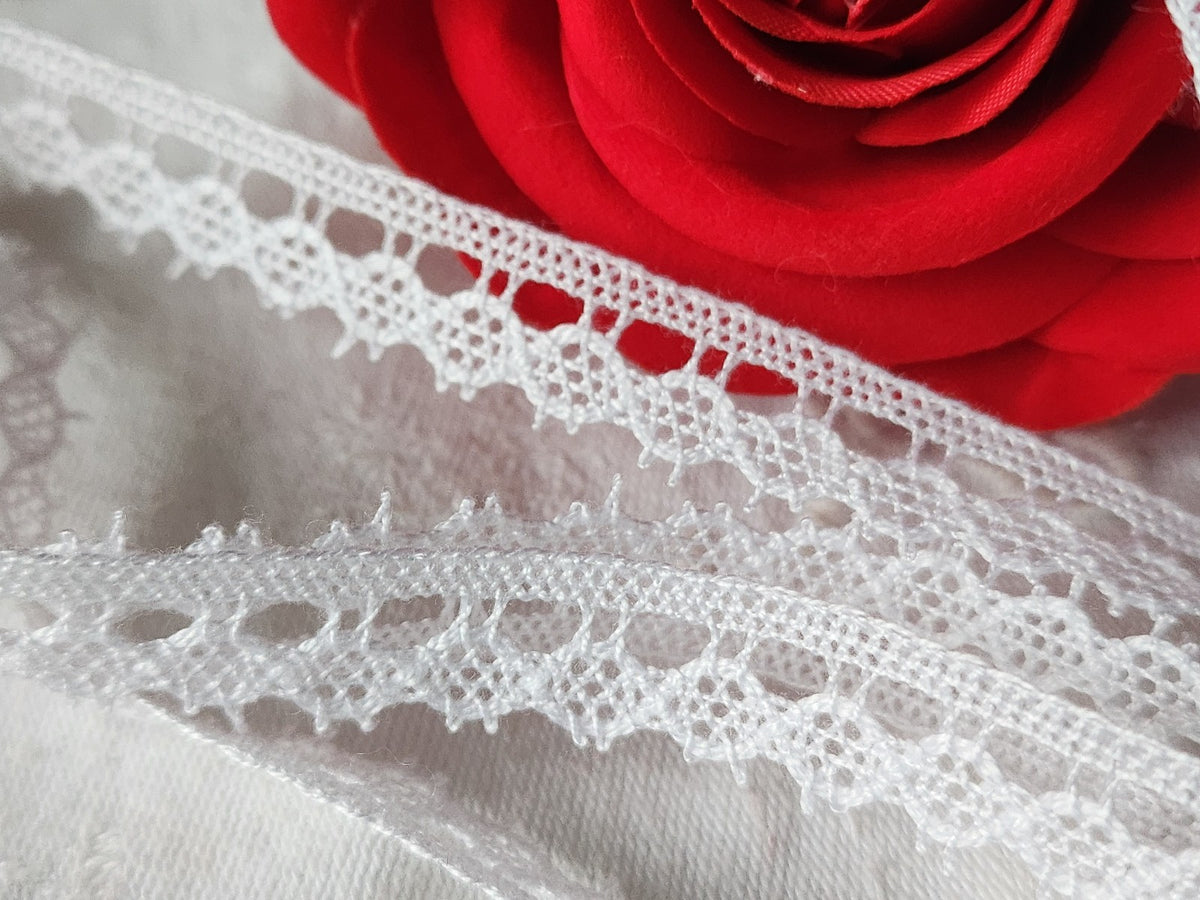 Dentelle vintage blanc blanche   coton 5 métres sur 1 cm A1