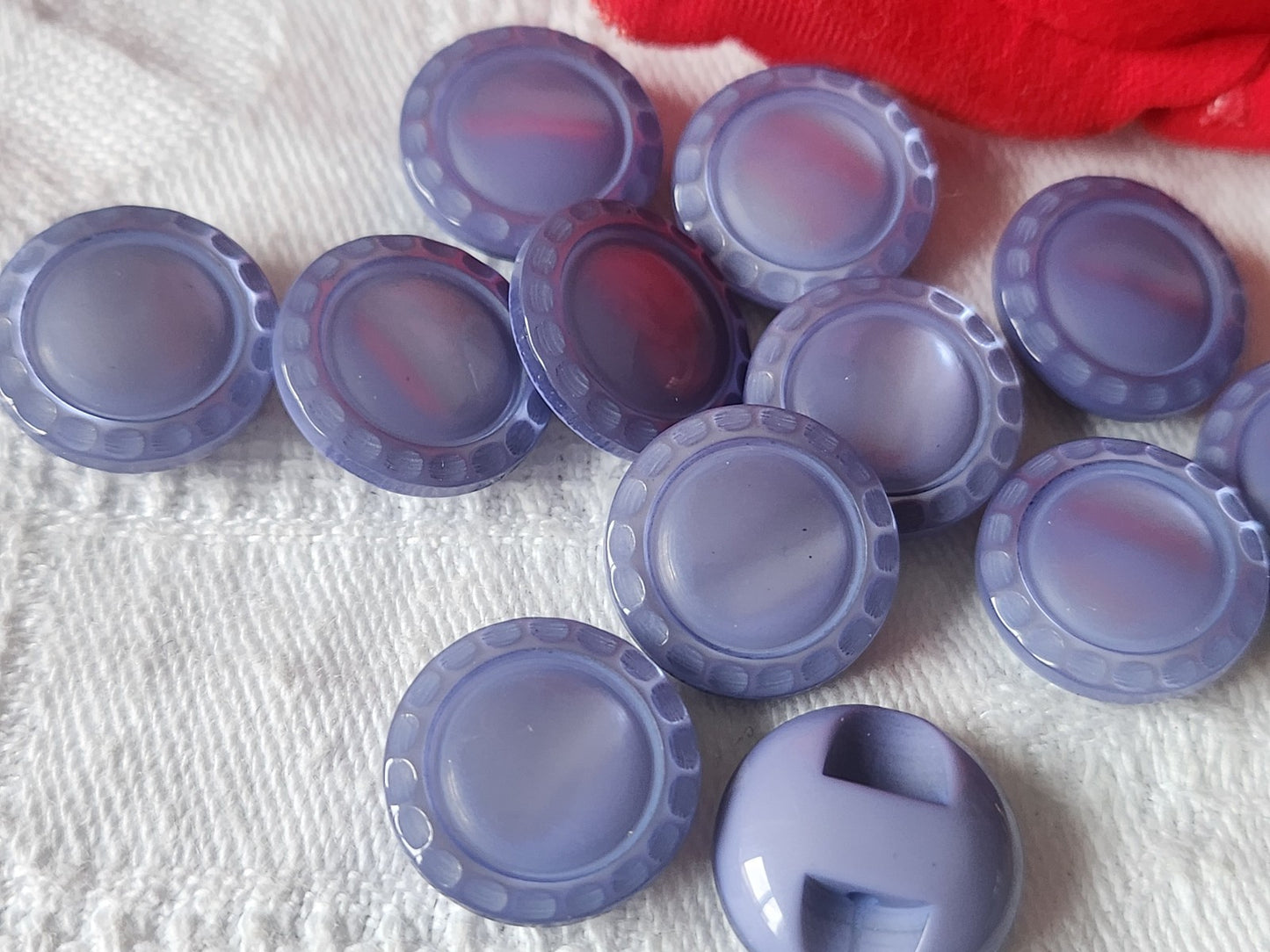 Lot 12  boutons vintage violet nacré lumineux travaillé pied 1,5 cm ref 3280
