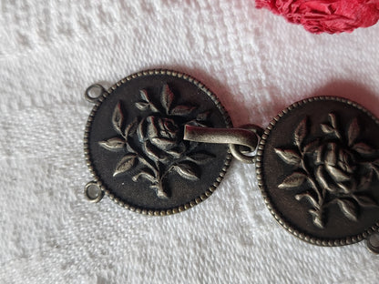 boucle de ceinture ancienne brandebourg motif rose  mignonne