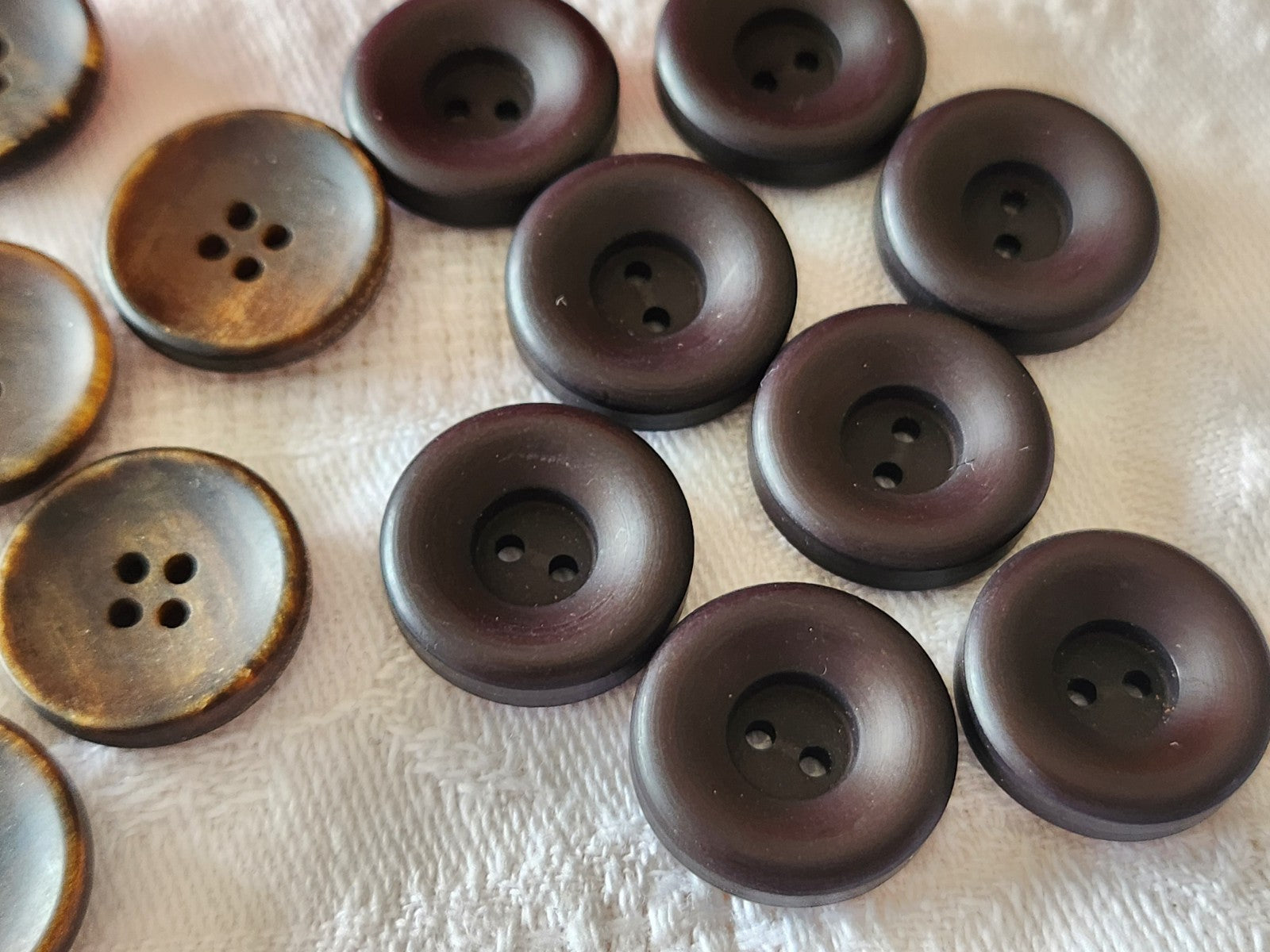 Lot 17 boutons vintage marron deus series trous 1,7 cm ref 5982