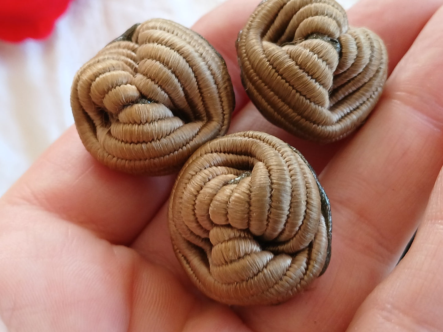 Trio gros boutons anciens passementerie vintage marron 2,6 cm ref 6452