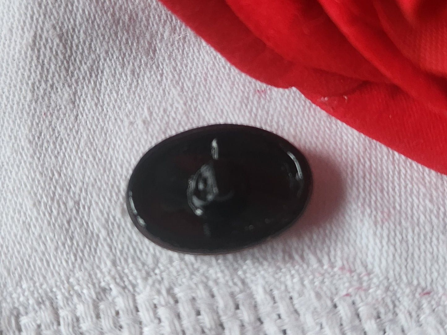 Bouton ancien en verre marron ovale vintage 1,6 sur 2,2 cm D9C