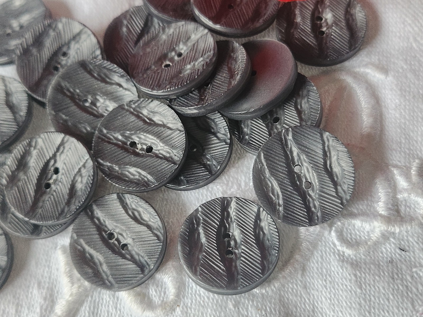Lot 21 boutons vintage texturé gris  1,8 cm ref 1300