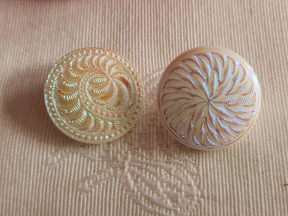 Duo boutons anciens en verre vintage blanc mordoré 1,7/1,8 cm G7C