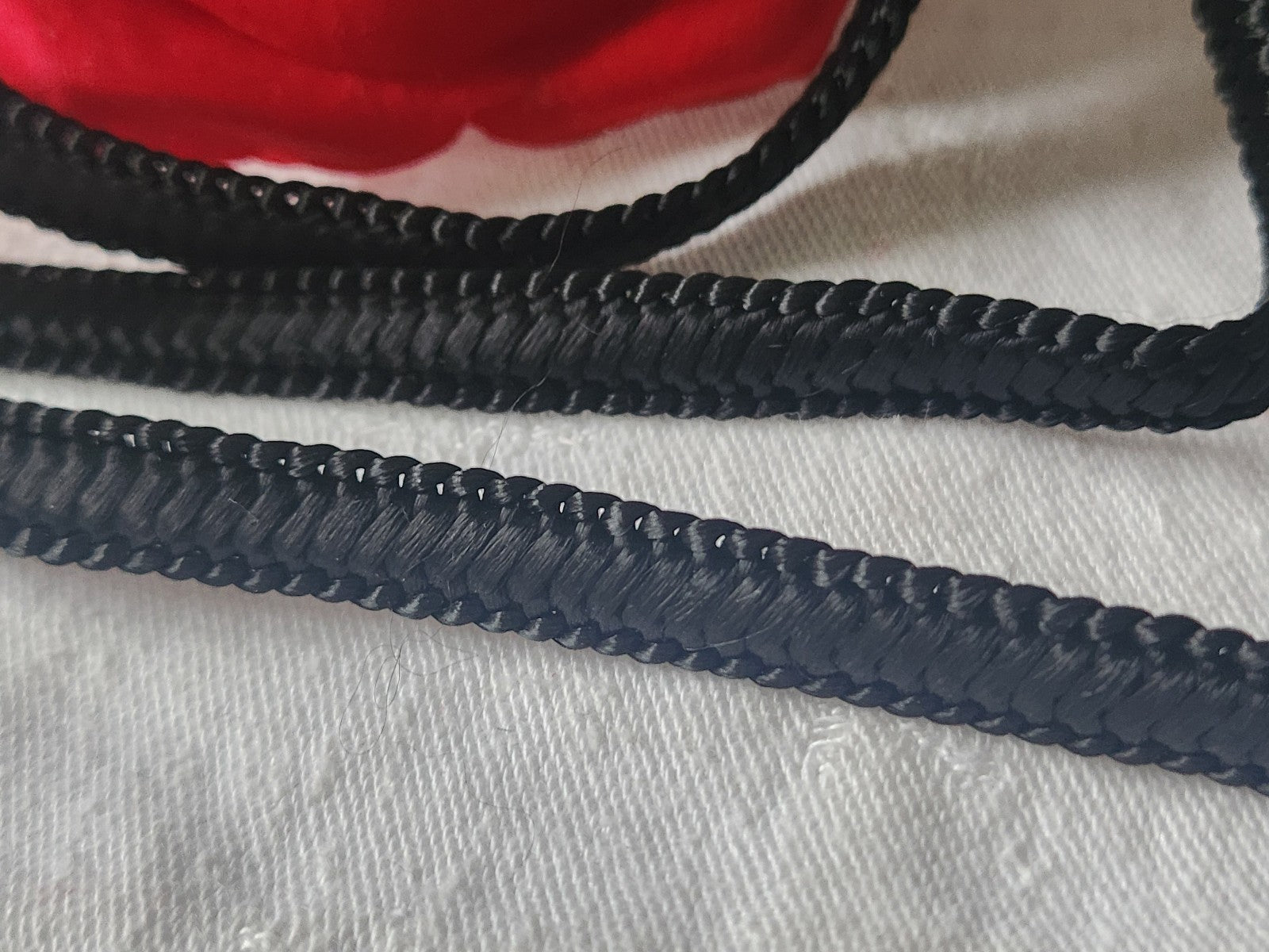 Galon vintage noir soyeux 3 métres sur 1 cm A2