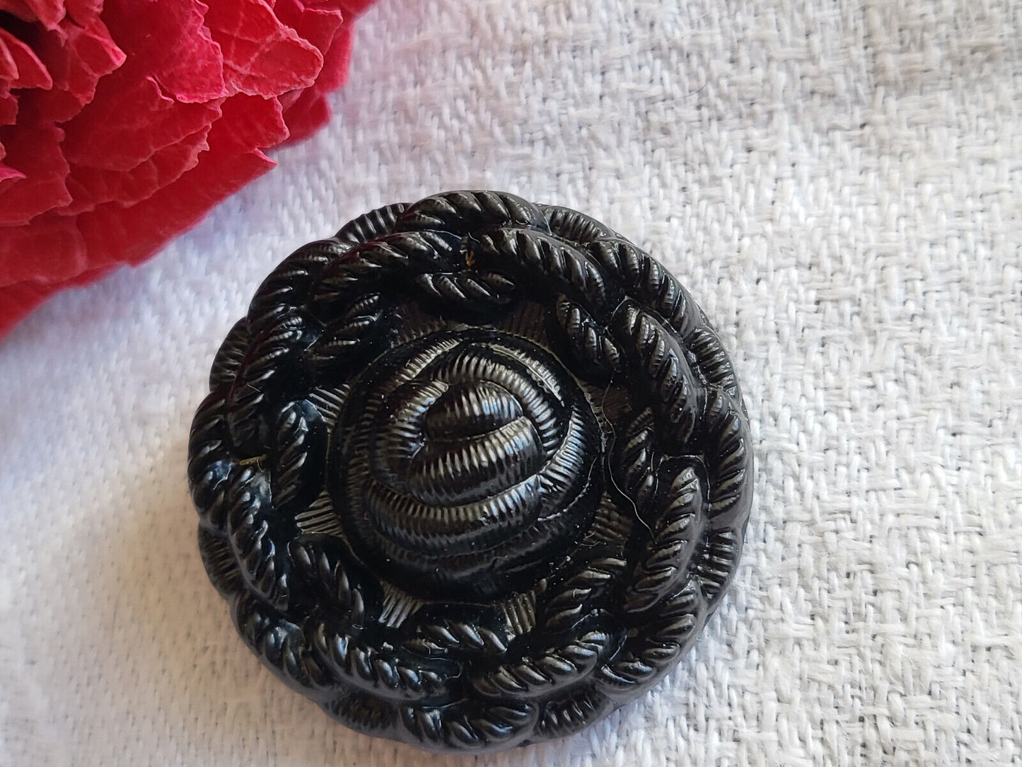 Gros bouton ancien, en verre noir effet passementerie diamètre 2,6 cm G16D