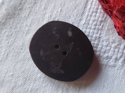 Gros bouton ancien marron bimatiere 3,1 sur 3,5 cm G12F