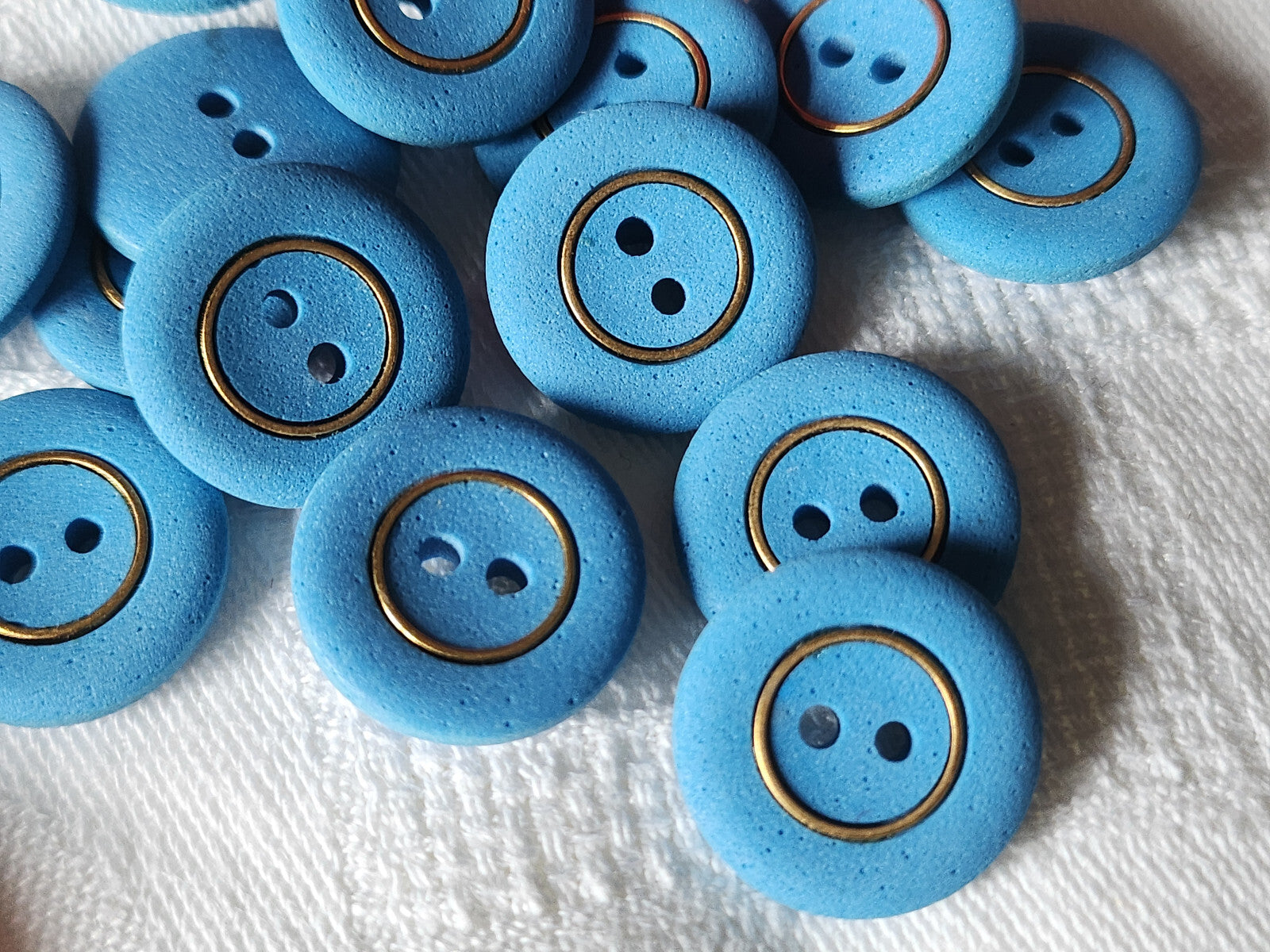 Lot 14 boutons vintage bleu style poreux doré 1,7 cm ref 1652