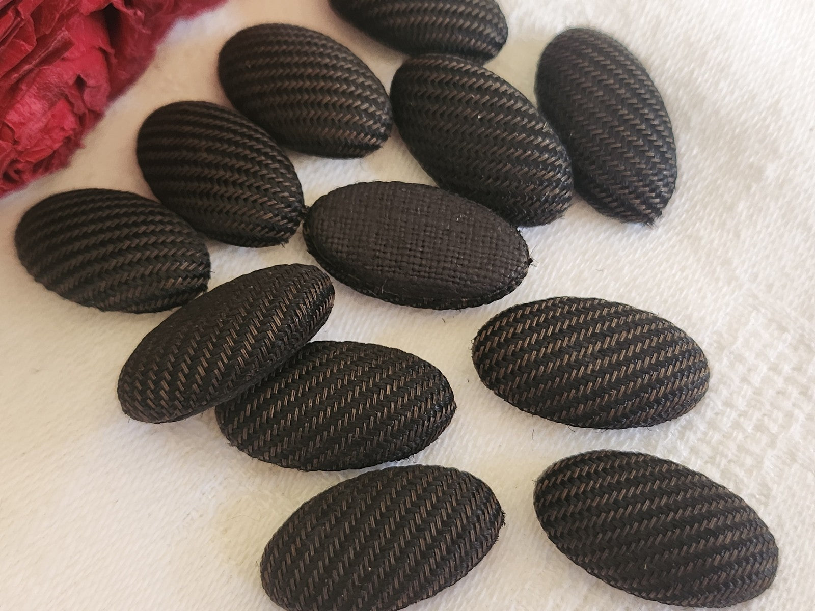 Lot 10 anciens boutons ? cabochons tissu 1,1 cm / 2,1 cm noir vers 1900 T14