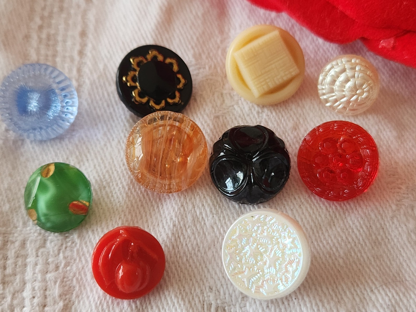 Lot 10 boutons anciens en verre multicolore  panaché 1  à 1,4 cm ref 6428
