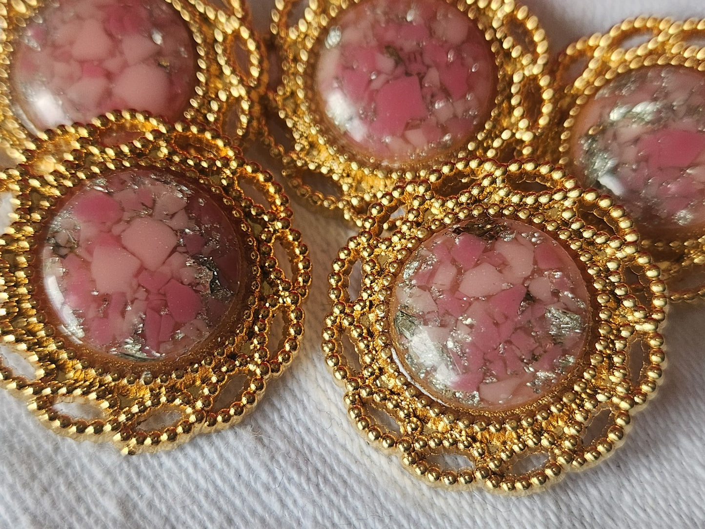 Lot 5  boutons vintage en métal doré coeur rose  2,3 cm ref 2012
